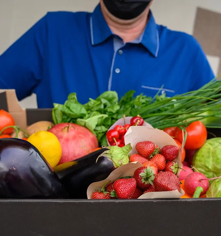 delivery-man-wearing-face-mask-holding-box-with-vegetables